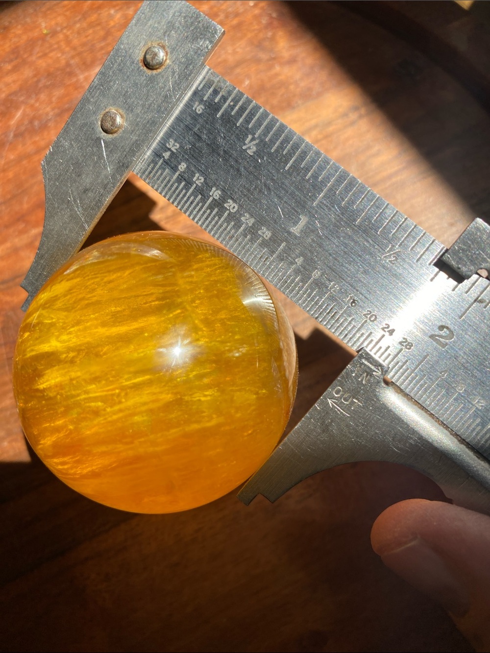 Yellow fluorite sphere - Picture 2 of 4